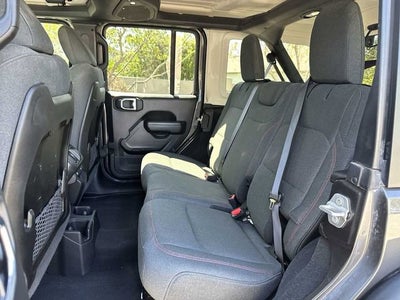 Jeep Wrangler Rubicon de 4 puertas y tracción 4x4, 2024