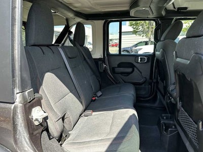Jeep Wrangler Rubicon de 4 puertas y tracción 4x4, 2024