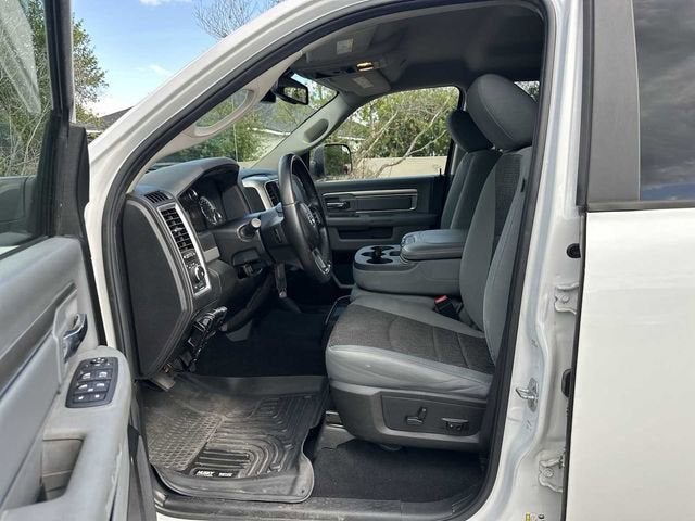 RAM 1500 Classic Big Horn de 2019, cabina doble, tracción 4x2, caja de 6'4"