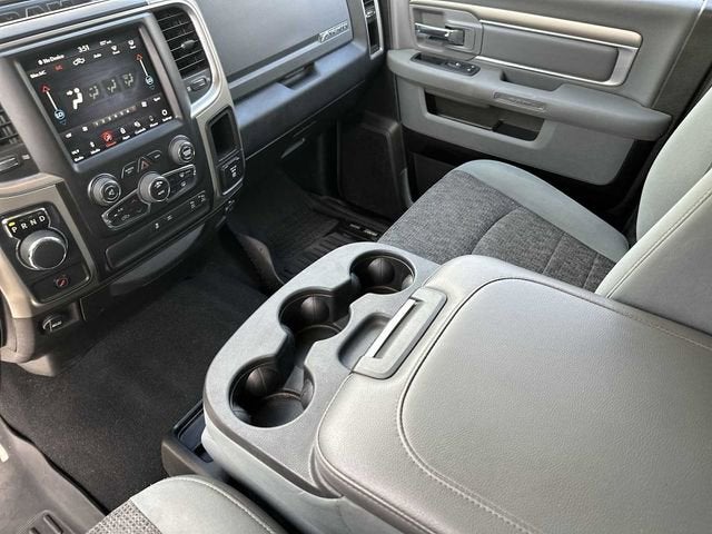 RAM 1500 Classic Big Horn de 2019, cabina doble, tracción 4x2, caja de 6'4"