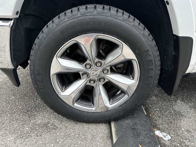 RAM 1500 Limited Crew Cab 4x2 de 2021 con caja de 5'7"