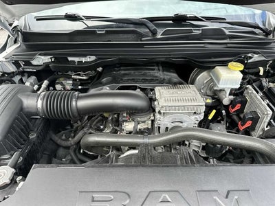 RAM 1500 Limited Crew Cab 4x2 de 2021 con caja de 5'7"