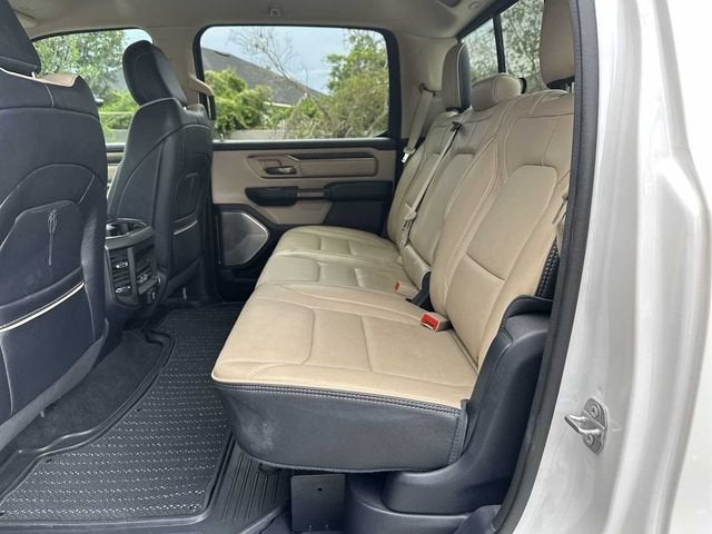 RAM 1500 Limited Crew Cab 4x2 de 2021 con caja de 5'7"