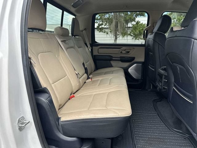 RAM 1500 Limited Crew Cab 4x2 de 2021 con caja de 5'7"
