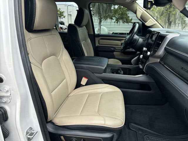 RAM 1500 Limited Crew Cab 4x2 de 2021 con caja de 5'7"