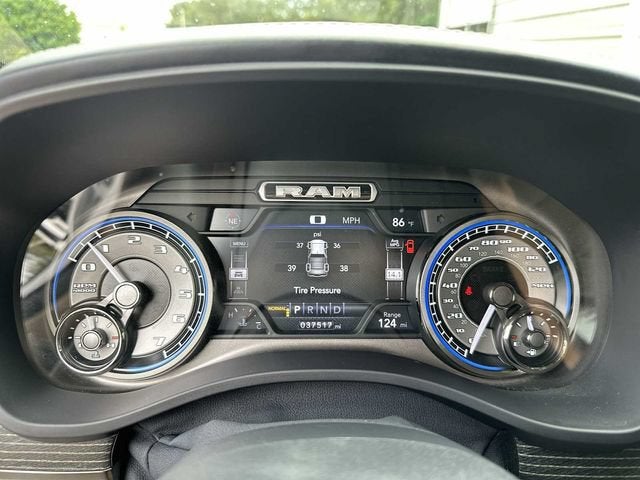 RAM 1500 Limited Crew Cab 4x2 de 2021 con caja de 5'7"