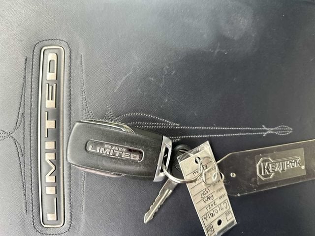RAM 1500 Limited Crew Cab 4x2 de 2021 con caja de 5'7"
