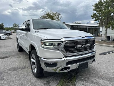 RAM 1500 Limited Crew Cab 4x2 de 2021 con caja de 5'7"