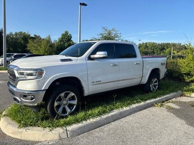 RAM 1500 Limited Crew Cab 4x4 de 2021 con caja de 5'7"