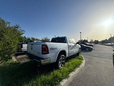 RAM 1500 Limited Crew Cab 4x4 de 2021 con caja de 5'7"