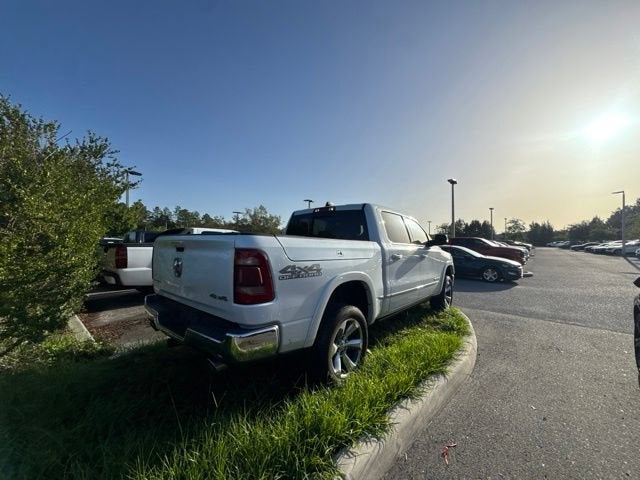 RAM 1500 Limited Crew Cab 4x4 de 2021 con caja de 5'7"