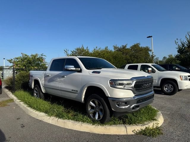 RAM 1500 Limited Crew Cab 4x4 de 2021 con caja de 5'7"