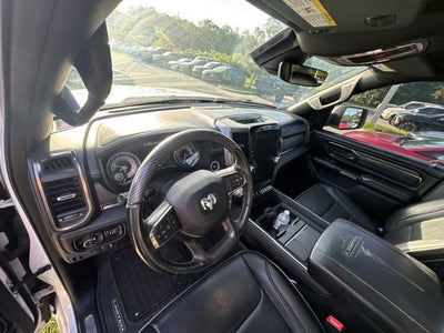RAM 1500 Limited Crew Cab 4x4 de 2021 con caja de 5'7"