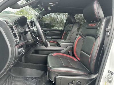 RAM 1500 TRX Crew Cab 4x4 de 2022 con caja de 5'7"