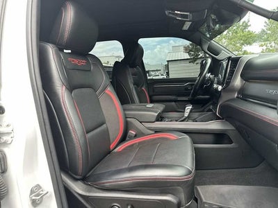 RAM 1500 TRX Crew Cab 4x4 de 2022 con caja de 5'7"