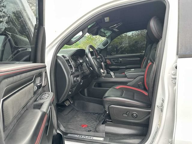 RAM 1500 TRX Crew Cab 4x4 de 2022 con caja de 5'7"