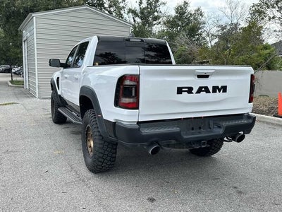 RAM 1500 TRX Crew Cab 4x4 de 2022 con caja de 5'7"