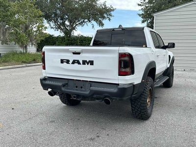 RAM 1500 TRX Crew Cab 4x4 de 2022 con caja de 5'7"