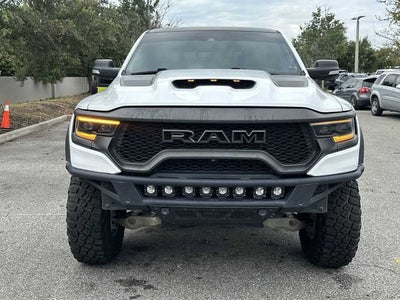 RAM 1500 TRX Crew Cab 4x4 de 2022 con caja de 5'7"