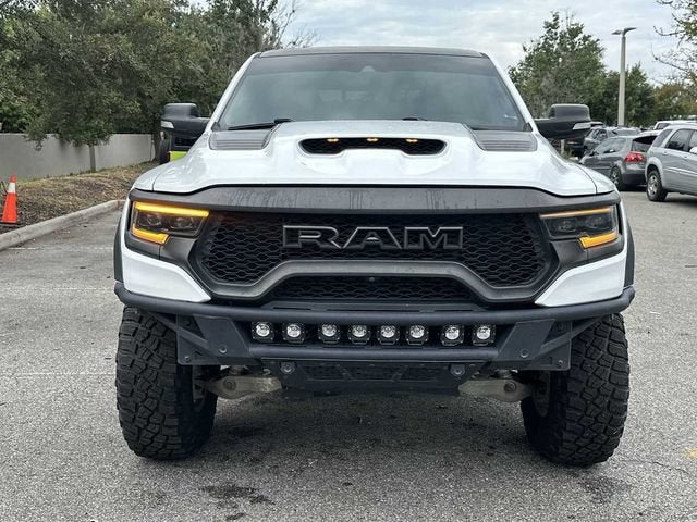 RAM 1500 TRX Crew Cab 4x4 de 2022 con caja de 5'7"