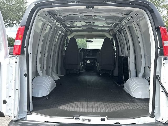 Chevrolet Express Cargo WT 2026