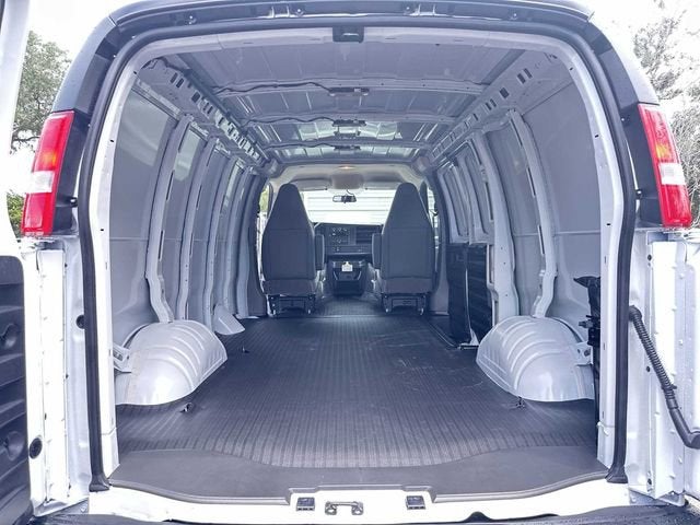 Chevrolet Express Cargo WT 2026
