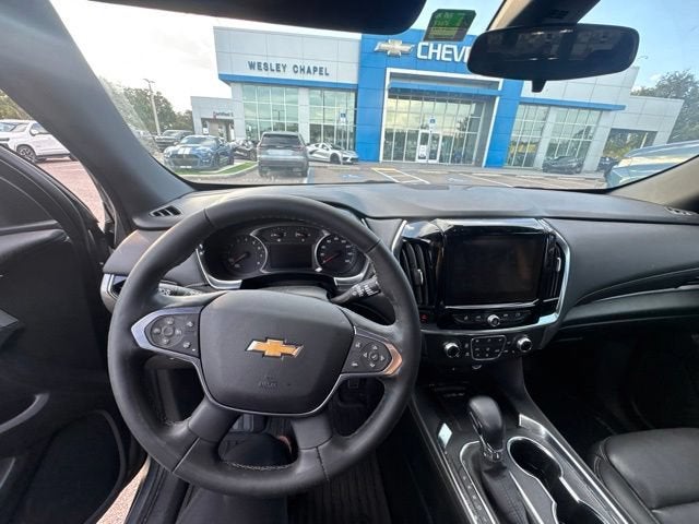 Chevrolet Traverse LT con tapicería de cuero, 2023