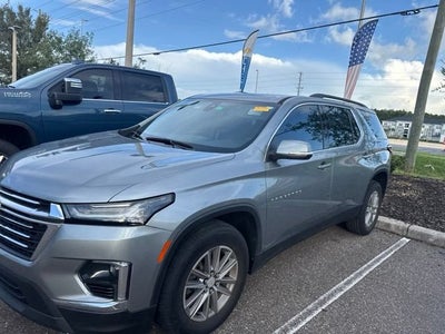 Chevrolet Traverse LT con tapicería de cuero, 2023