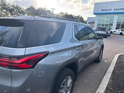 Chevrolet Traverse LT con tapicería de cuero, 2023