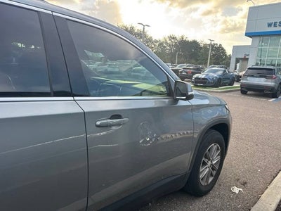 Chevrolet Traverse LT con tapicería de cuero, 2023