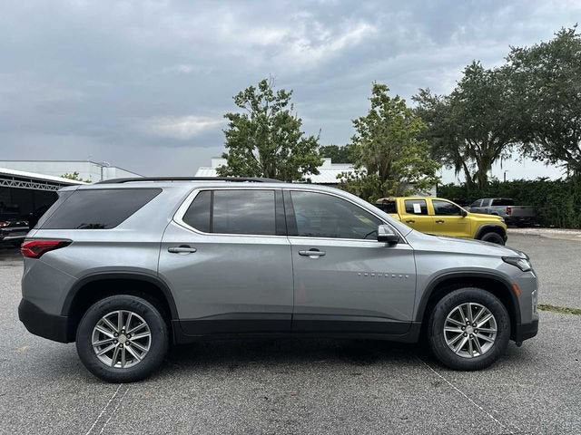 Chevrolet Traverse LT con tapicería de cuero, 2023
