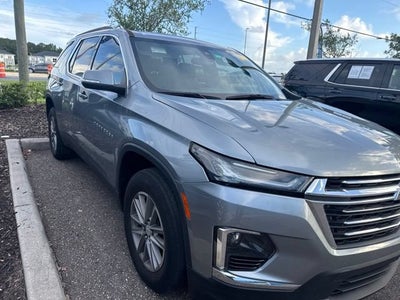 Chevrolet Traverse LT con tapicería de cuero, 2023