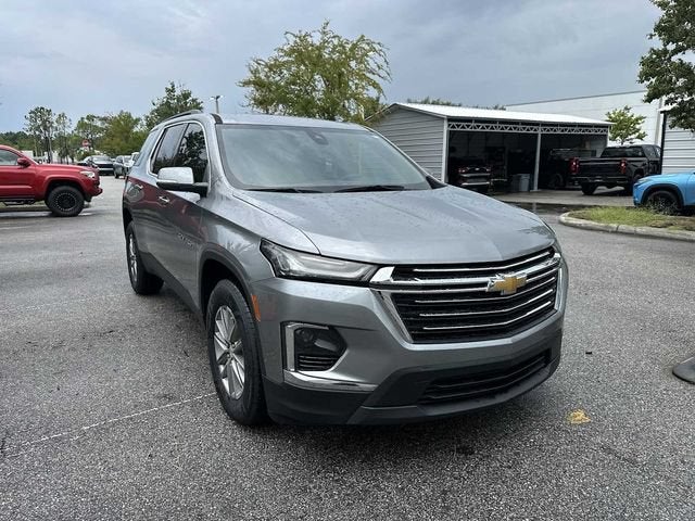 Chevrolet Traverse LT con tapicería de cuero, 2023