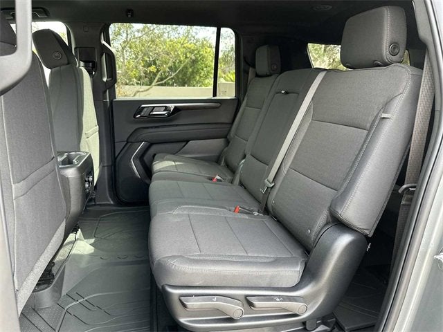 Chevrolet Suburban LS 2026