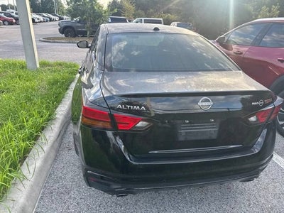 Nissan Altima SR con tracción delantera de 2024