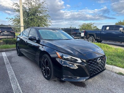 Nissan Altima SR con tracción delantera de 2024