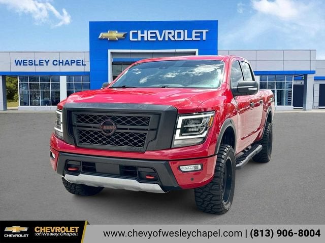 Nissan TITAN Crew Cab PRO-4X 4x4 de 2023