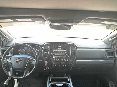 Nissan TITAN Crew Cab PRO-4X 4x4 de 2023