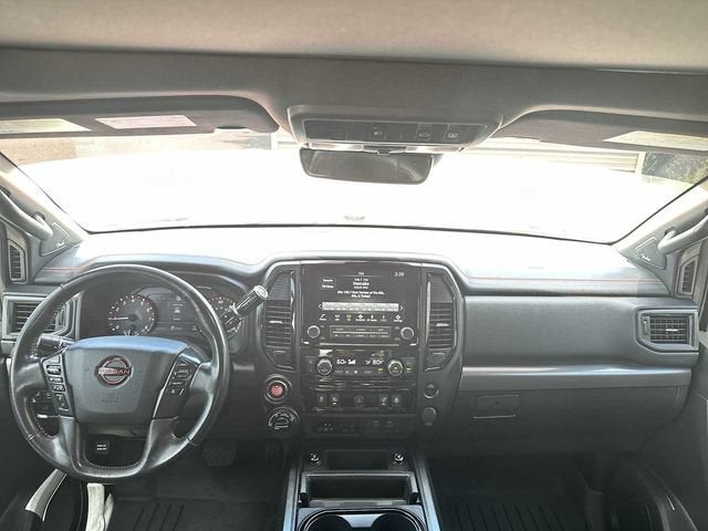 Nissan TITAN Crew Cab PRO-4X 4x4 de 2023