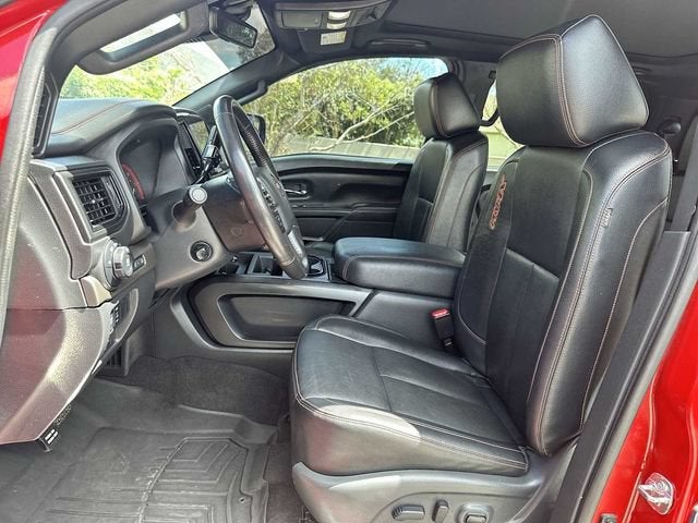 Nissan TITAN Crew Cab PRO-4X 4x4 de 2023