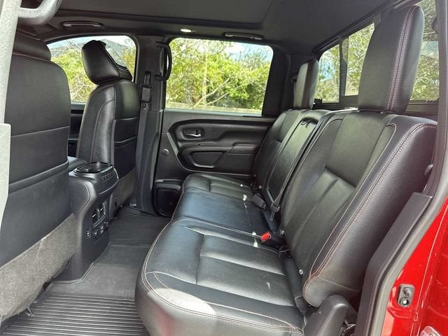 Nissan TITAN Crew Cab PRO-4X 4x4 de 2023