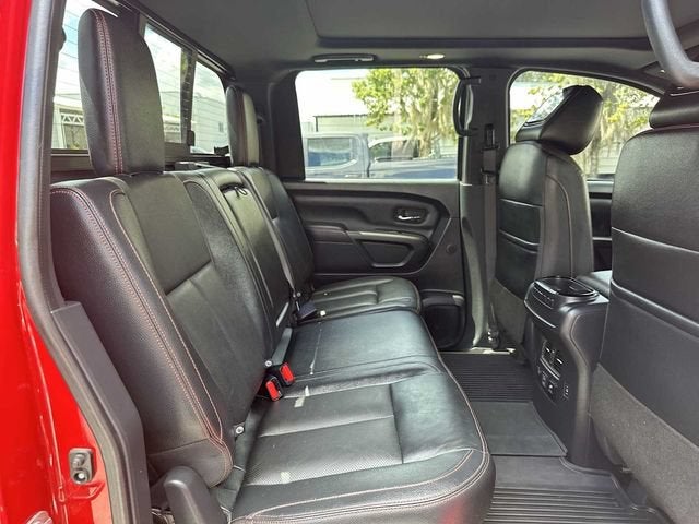 Nissan TITAN Crew Cab PRO-4X 4x4 de 2023