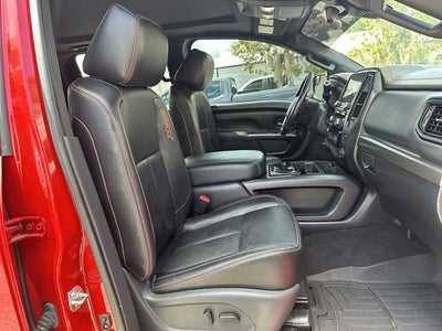 Nissan TITAN Crew Cab PRO-4X 4x4 de 2023
