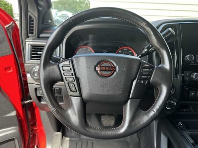 Nissan TITAN Crew Cab PRO-4X 4x4 de 2023