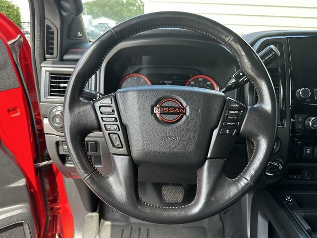Nissan TITAN Crew Cab PRO-4X 4x4 de 2023