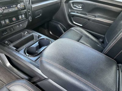 Nissan TITAN Crew Cab PRO-4X 4x4 de 2023