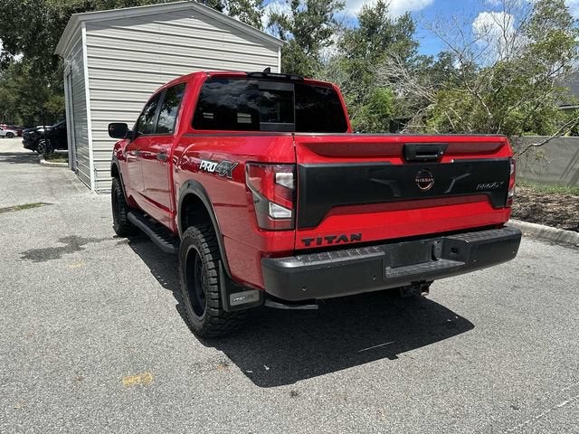 Nissan TITAN Crew Cab PRO-4X 4x4 de 2023