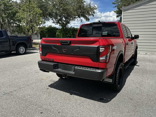 Nissan TITAN Crew Cab PRO-4X 4x4 de 2023