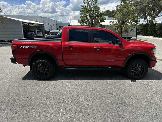 Nissan TITAN Crew Cab PRO-4X 4x4 de 2023