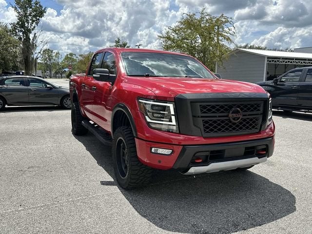 Nissan TITAN Crew Cab PRO-4X 4x4 de 2023